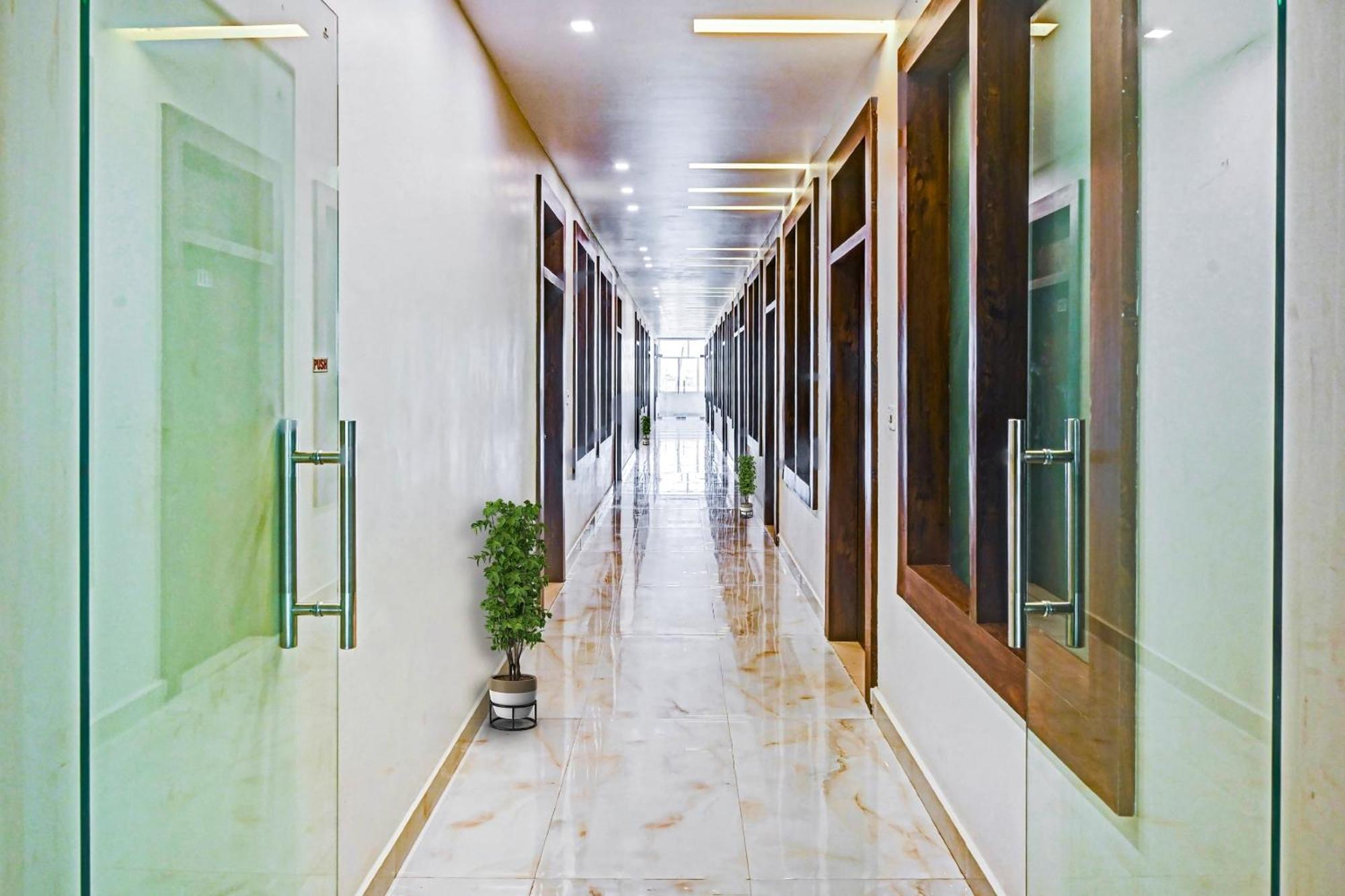 Sangam International Group Of Hotels Аллахабад Экстерьер фото